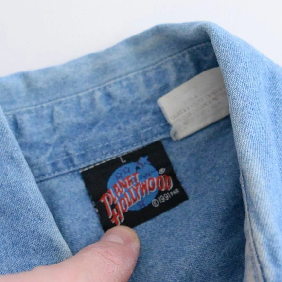 Vintage 1991 Planet  Hollywood Niagara Falls 91' Blue Denim Button Up Shirt - Picture 12 of 12